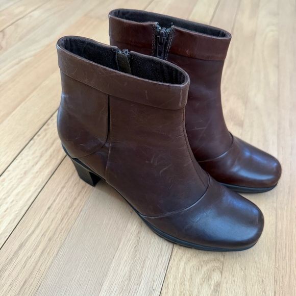 Clarks Shoes - Clark’s Size 8 Dark Brown Leather Ankle Boots
